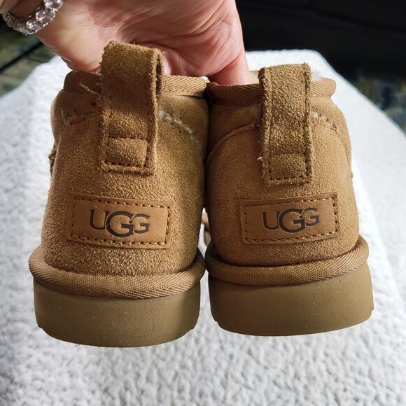 UGG Women's Classic Ultra Mini Chestnut size womens bootie size 8 - Picture 7 of 7